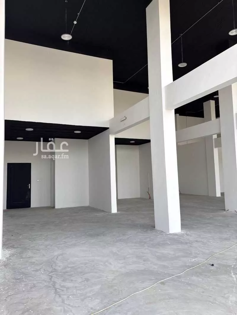 محل 649 م² في القادسية 4