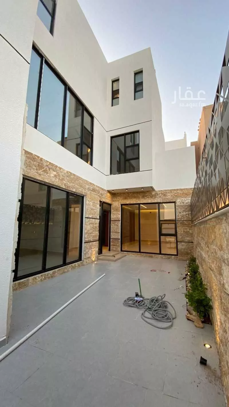 6 bedroom duplex in Al Mahdiyyah 4