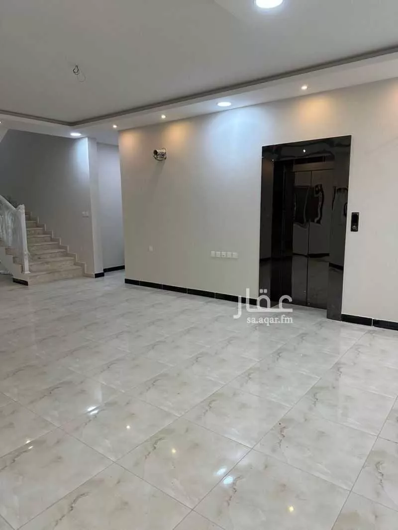 فيلا 7 غرف في الشراع 5