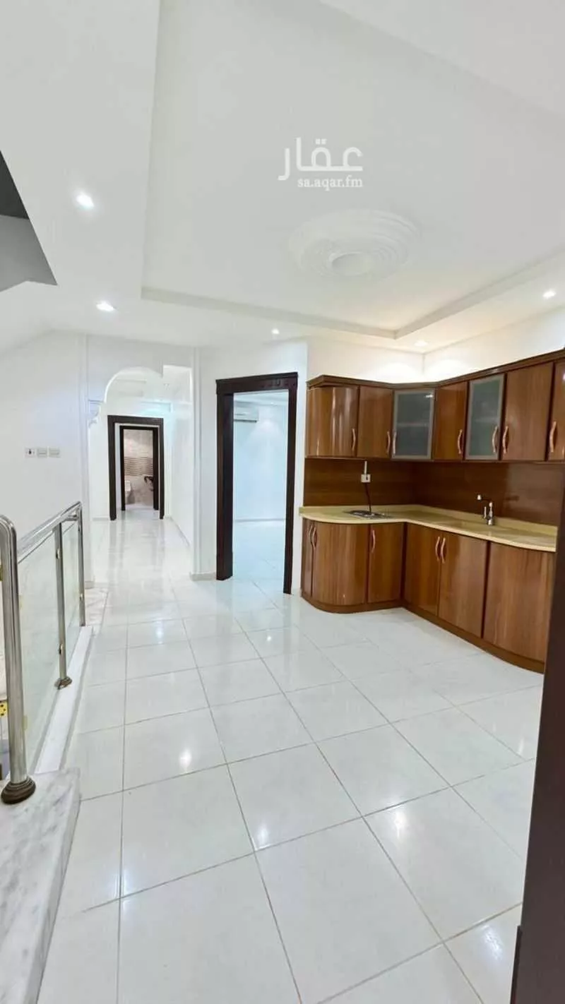 فيلا 10 غرف في المونسية 5