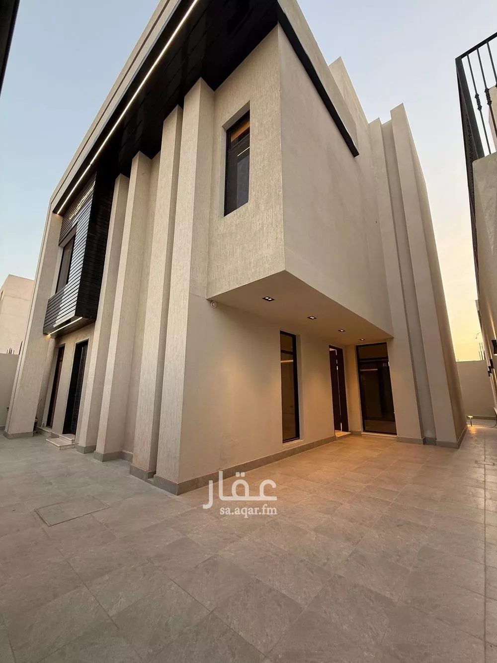 فيلا 4 غرف في العارض 2