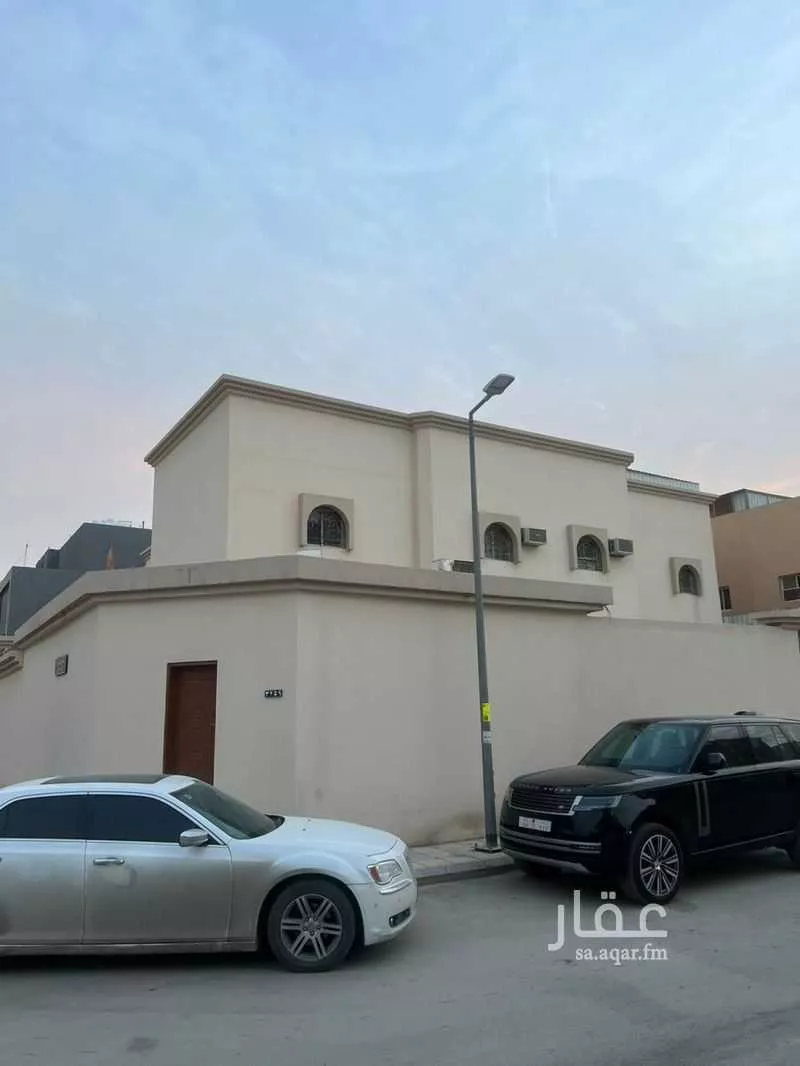 فيلا 15 غرف في الوادي 4