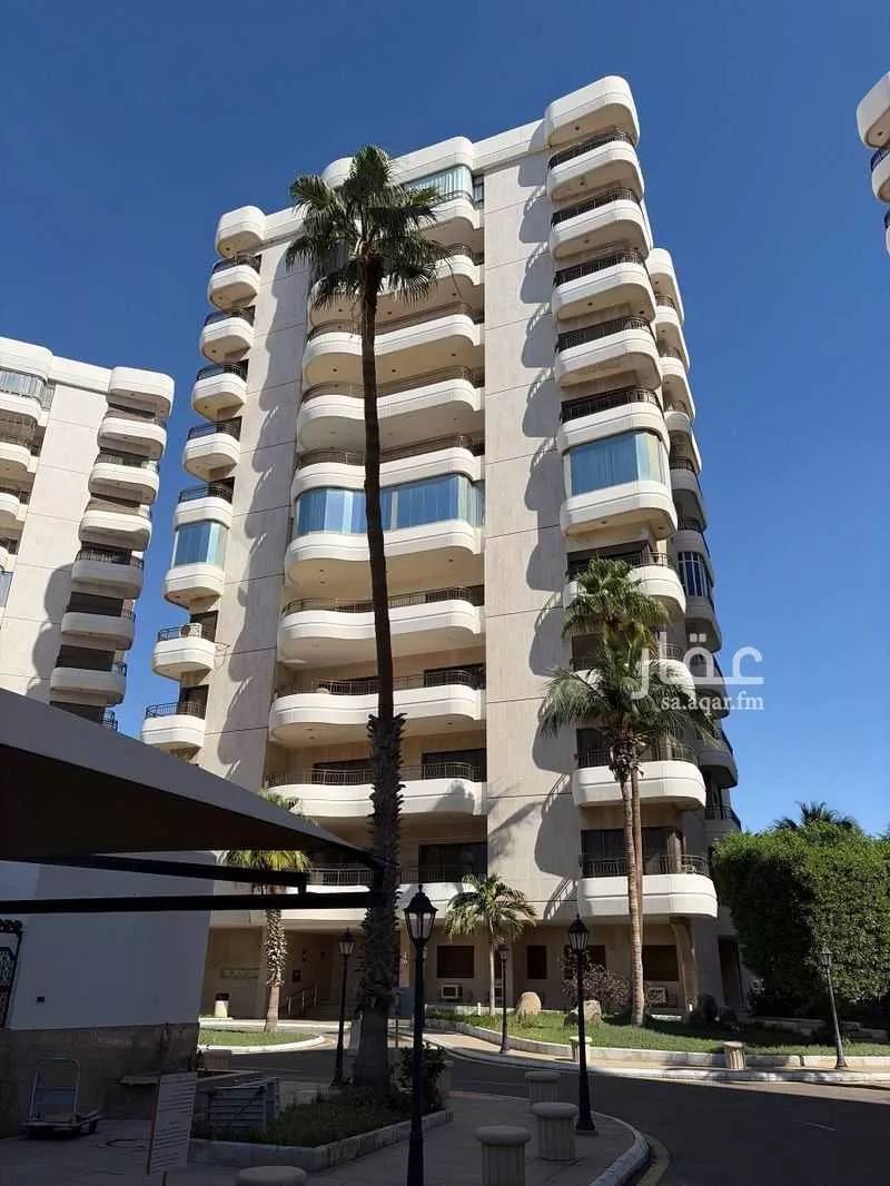 شقة 5 غرف في الشاطئ 1