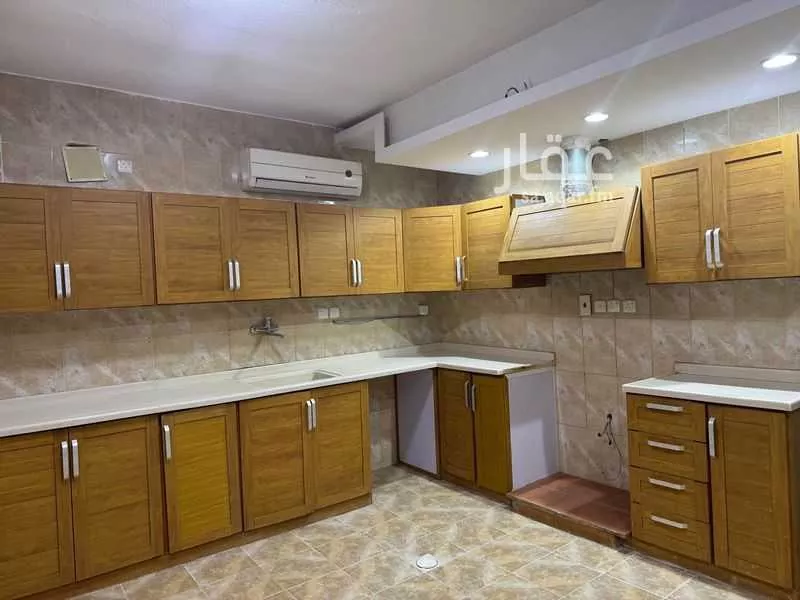 5 bedroom villa in Qurtubah, Riyadh 9