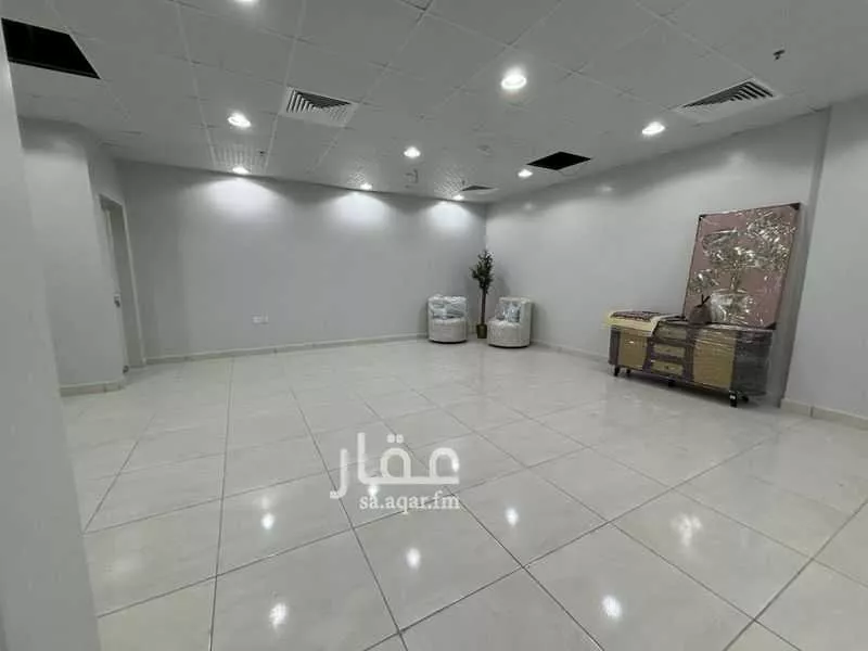 محل 1737 م² في المدينة الرياضية 2