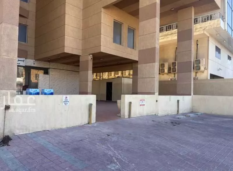 محل 1737 م² في المدينة الرياضية 5