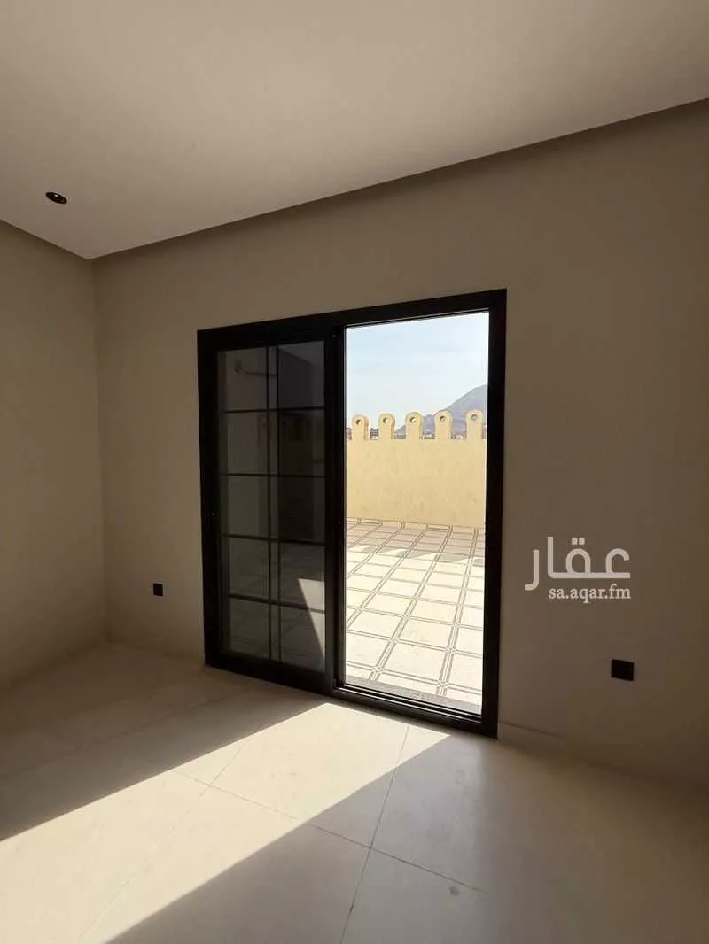 شقة 5 غرف في بطحاء قريش 5