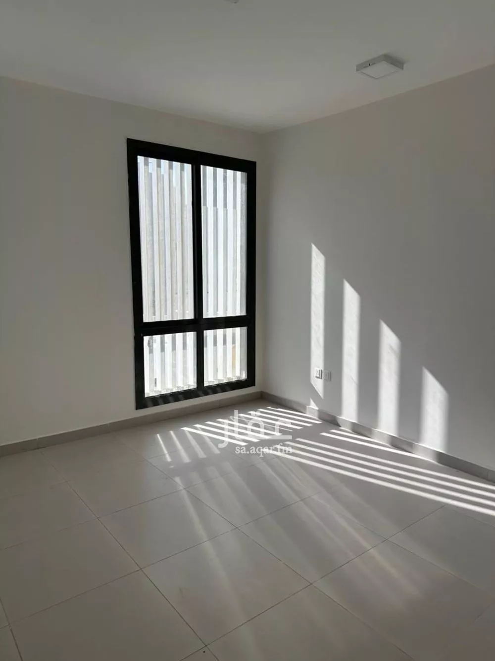 فيلا 5 غرف في الامواج 4