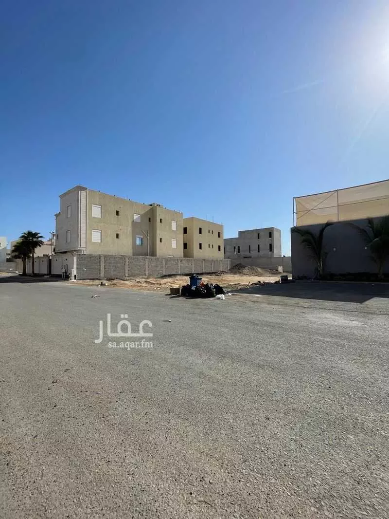 895 sqm land in Az Zomorod 2
