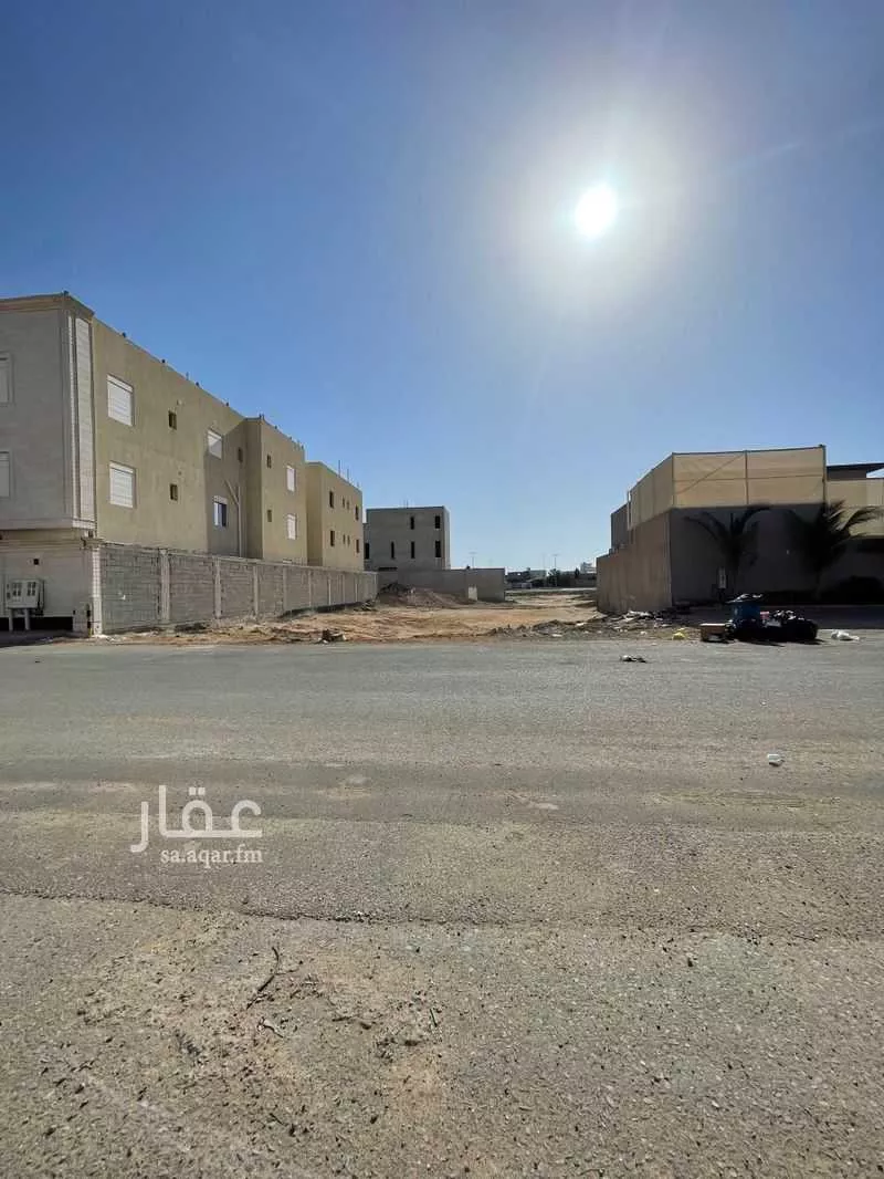 895 sqm land in Az Zomorod 1