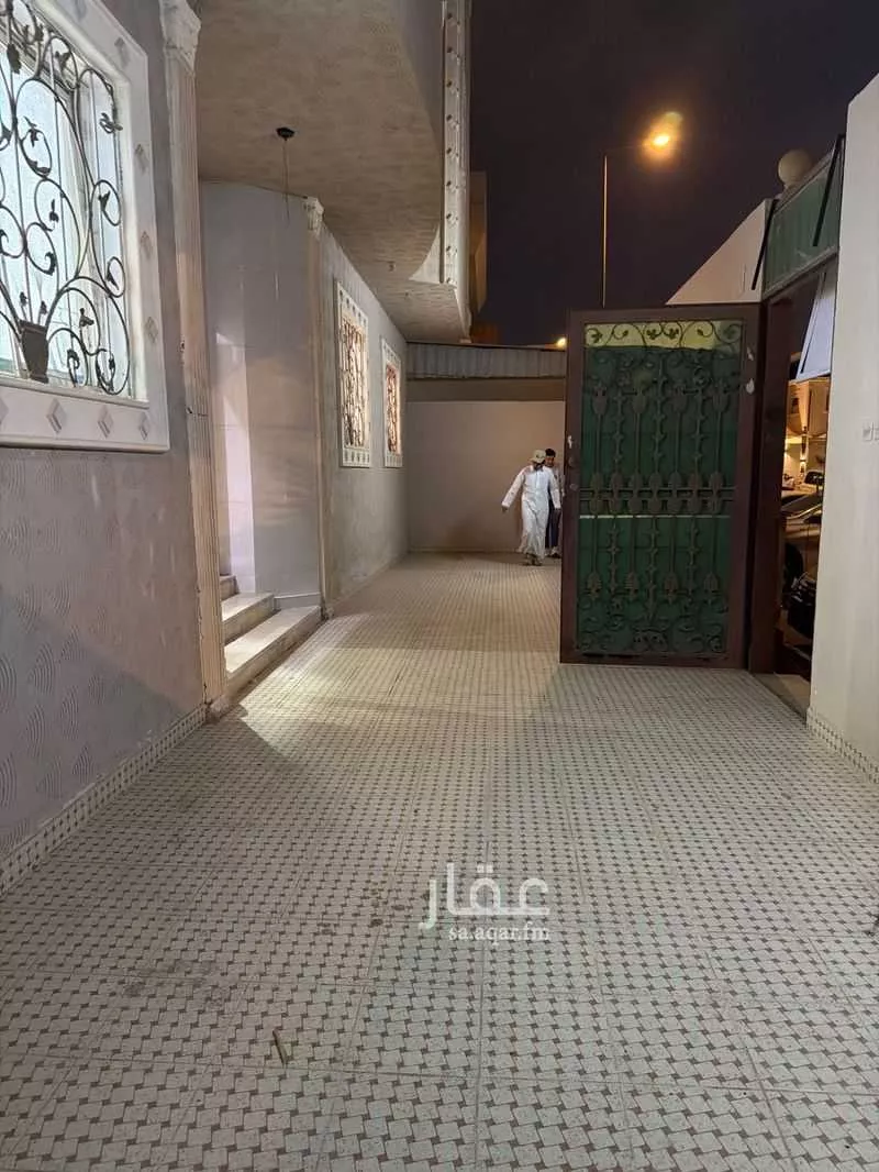 5 bedroom villa in Al Uraija Al Gharbiyah, Riyadh 11