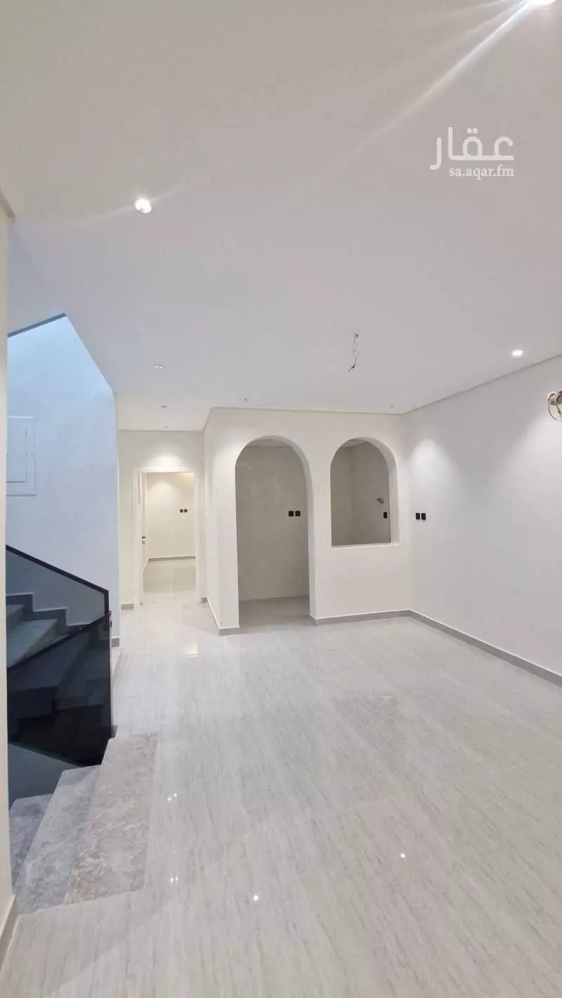 فيلا 9 غرف في طيبة 4