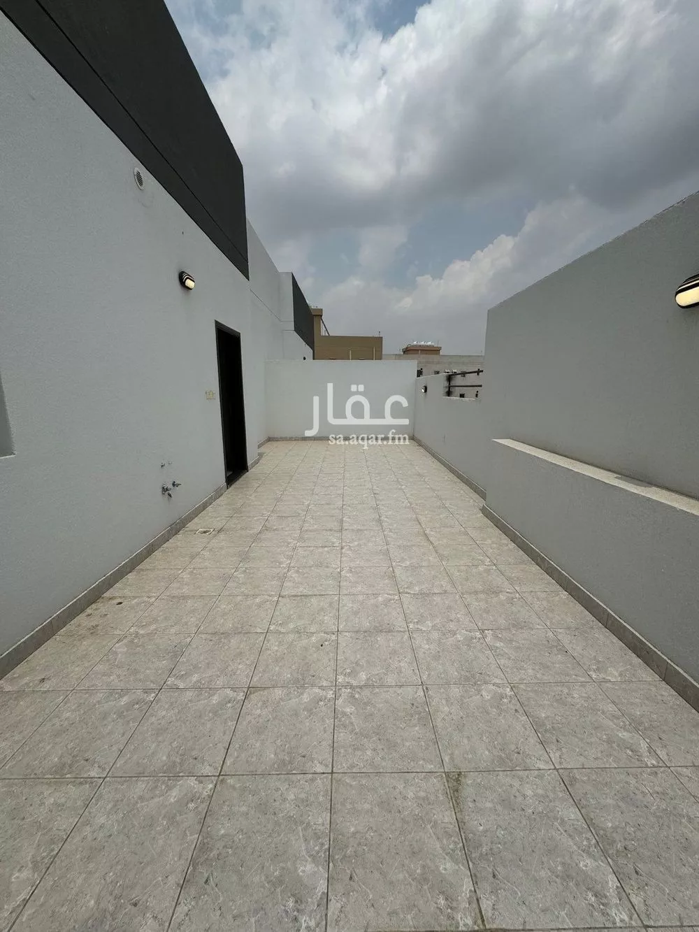 شقة 5 غرف في النخيل 1