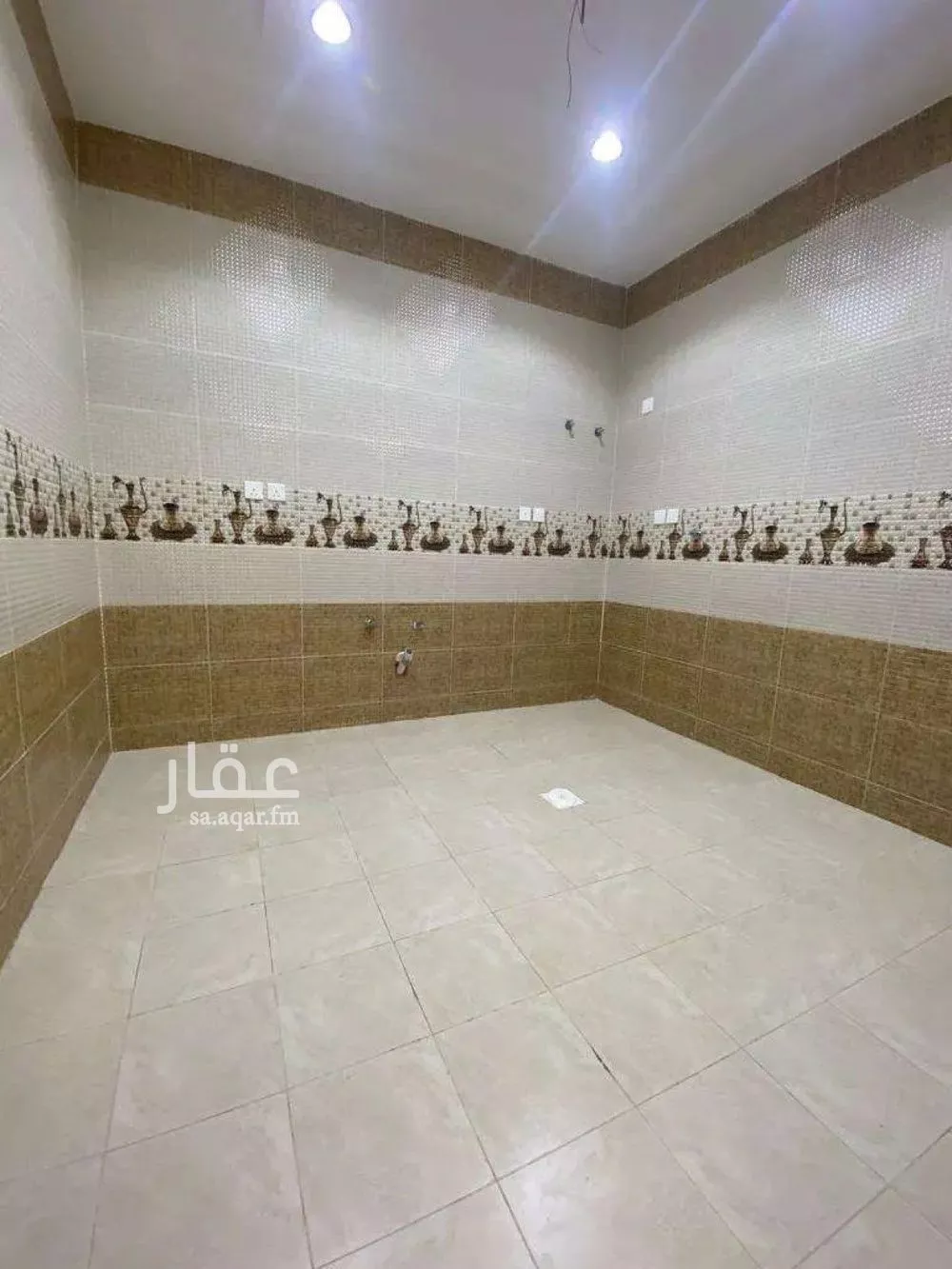 عمارة 650 م² في الريان 4