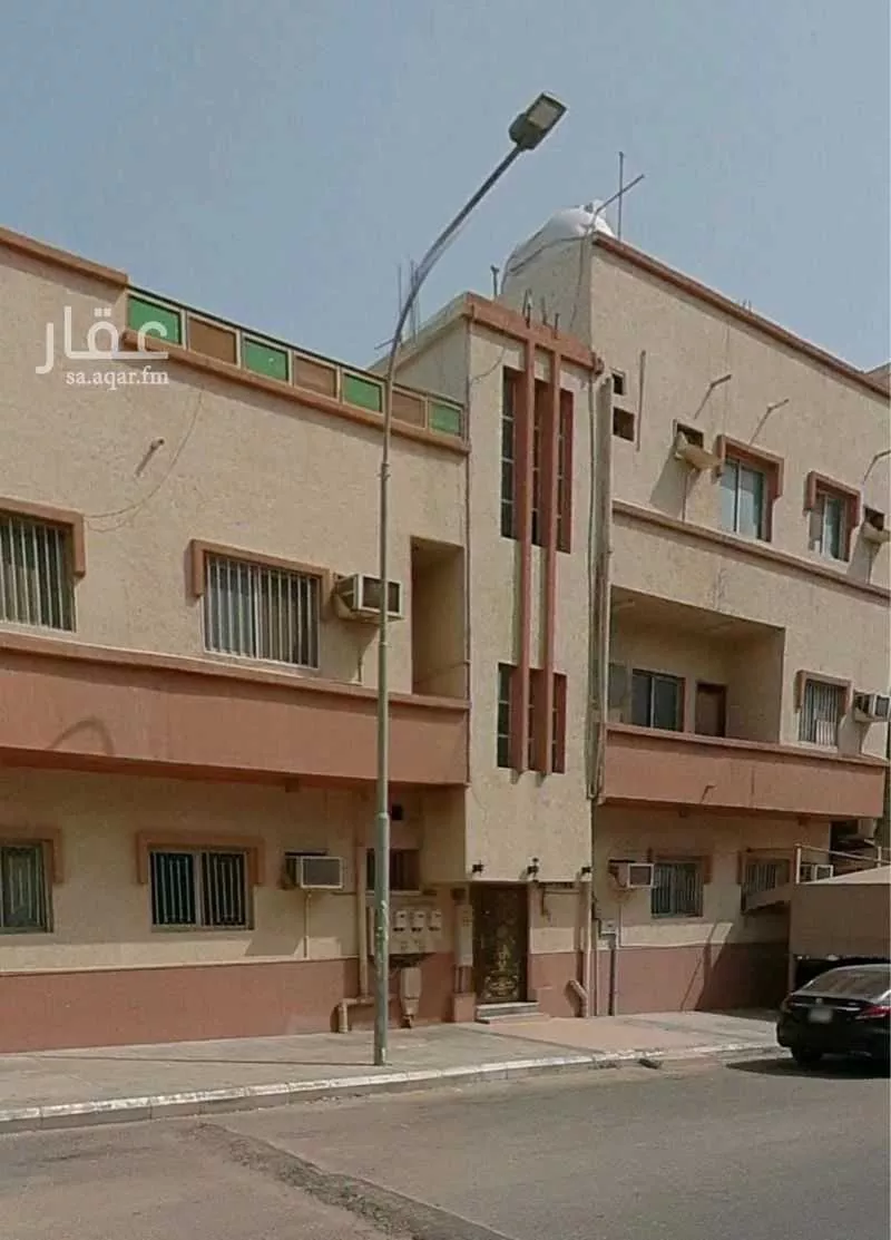 عمارة 325 م² في الثقبة 4