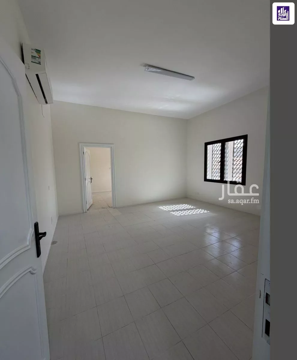 عمارة 930 م² في المربع 4