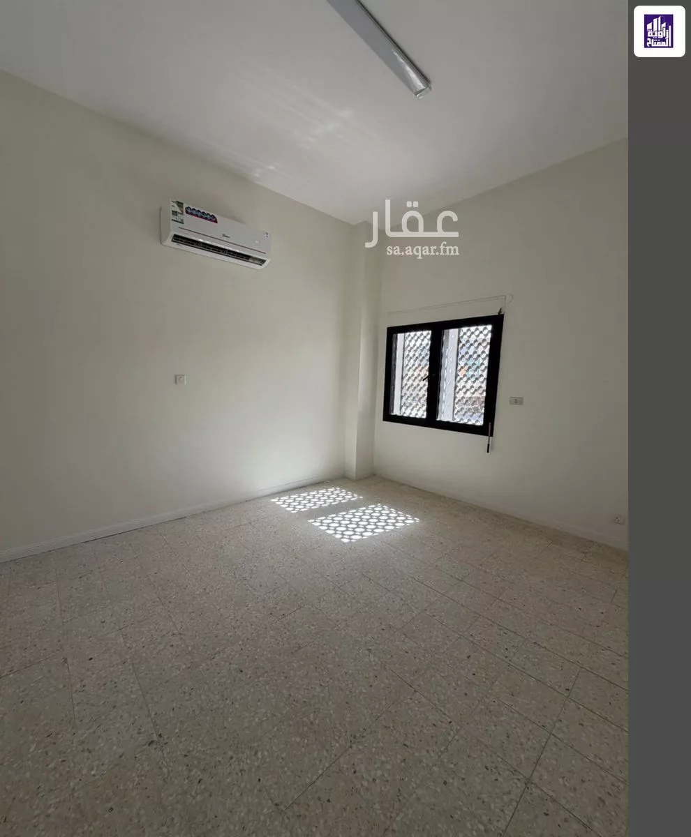 عمارة 930 م² في المربع 5