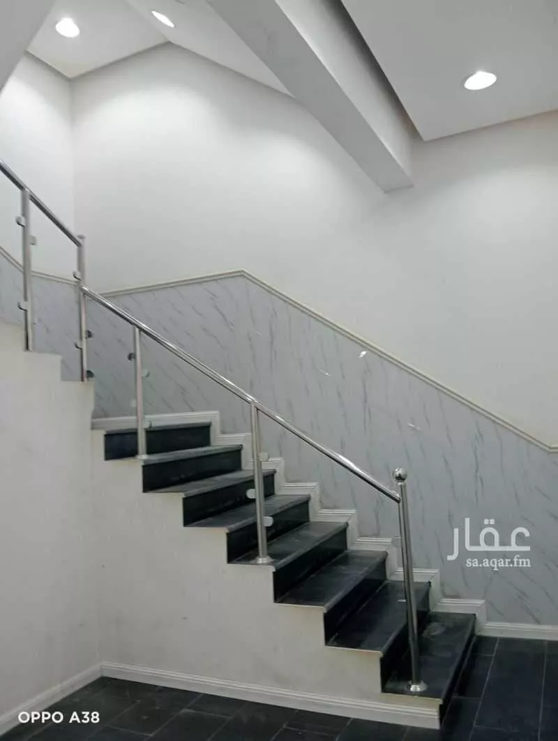 مكتب 600 م² في العقيق 4