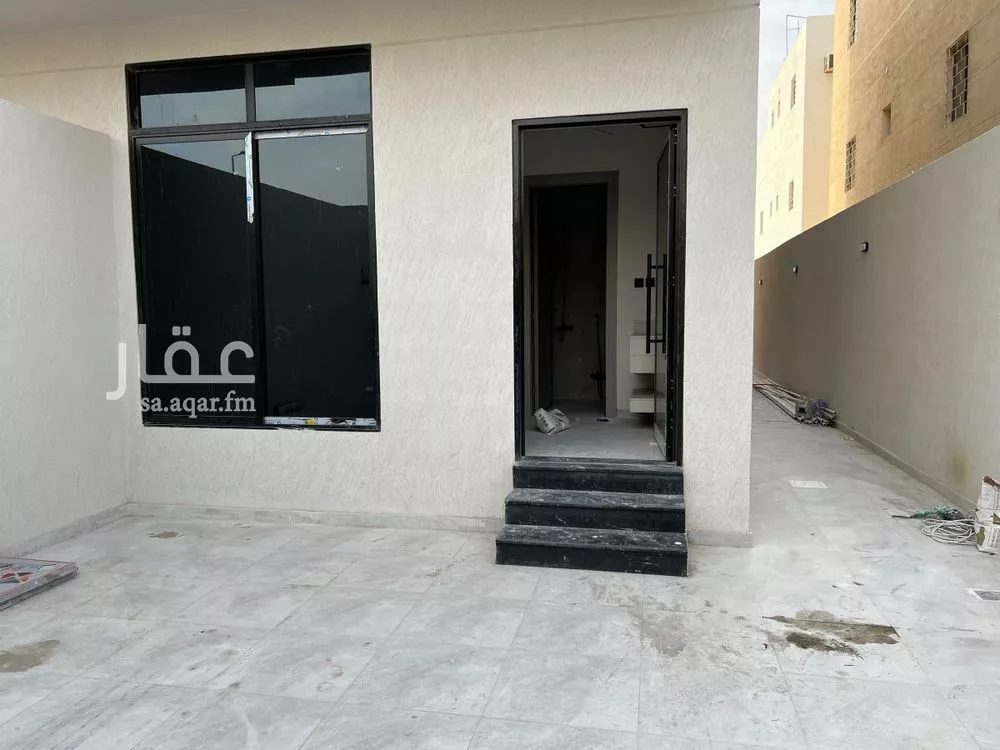 شقة 5 غرف في ضاحية الملك فهد 4