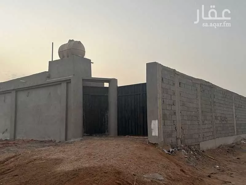 أرض 900 م² في الزمرد 4