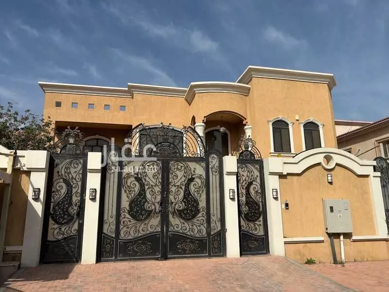 فيلا 5 غرف في الشاطئ الشرقي