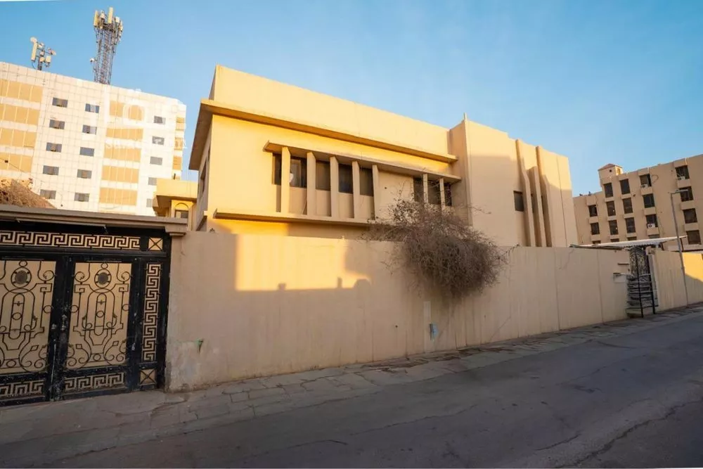 5 bedroom villa in Al Mutamarat, Riyadh 8