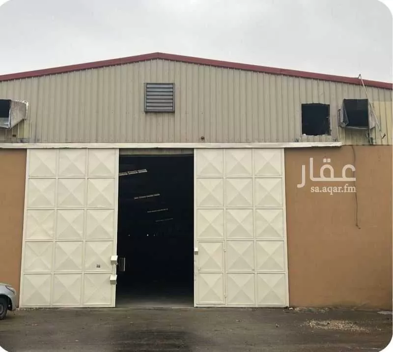 مستودع 11358 م² في المشاعل