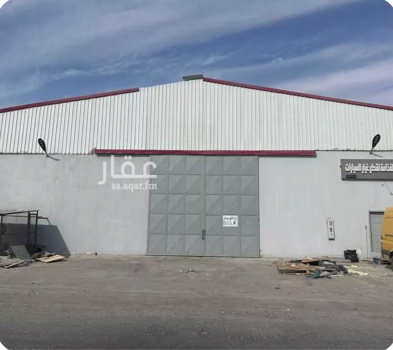 مستودع 840 م² في السلي