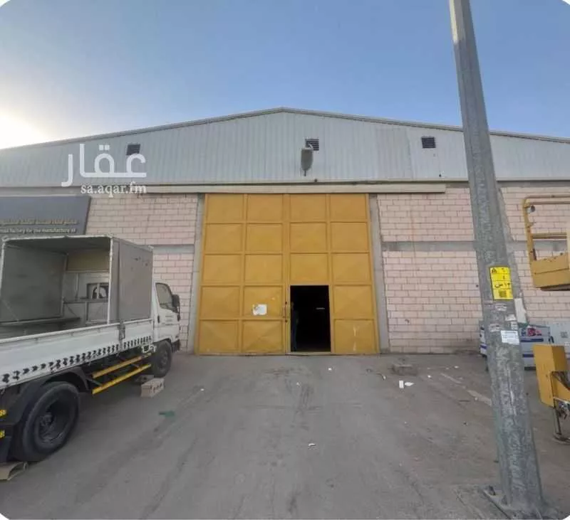 مستودع 4800 م² في السلي