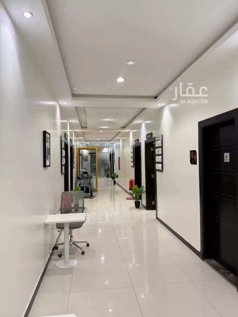 مكتب 884 م² في العارض 5