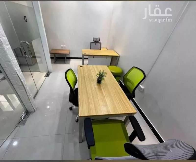 مكتب 884 م² في العارض 1