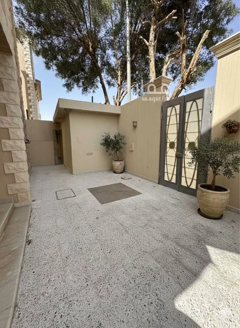 فيلا 8 غرف في العقيق 3