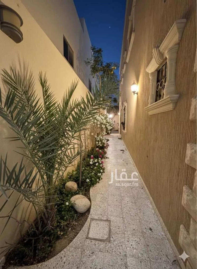 فيلا 8 غرف في العقيق 4