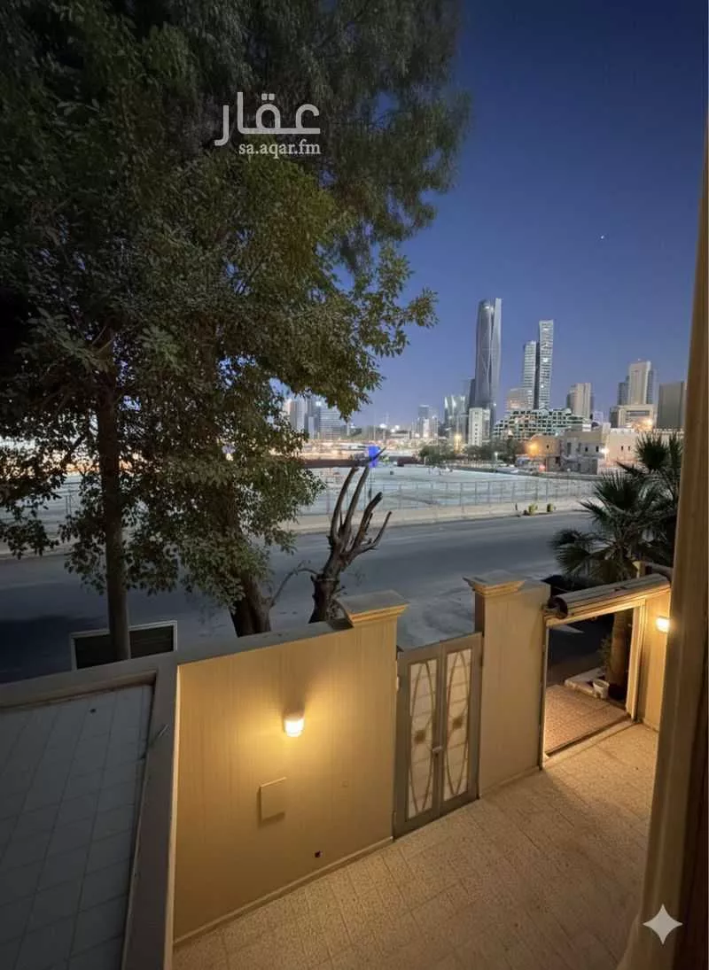 فيلا 8 غرف في العقيق 2