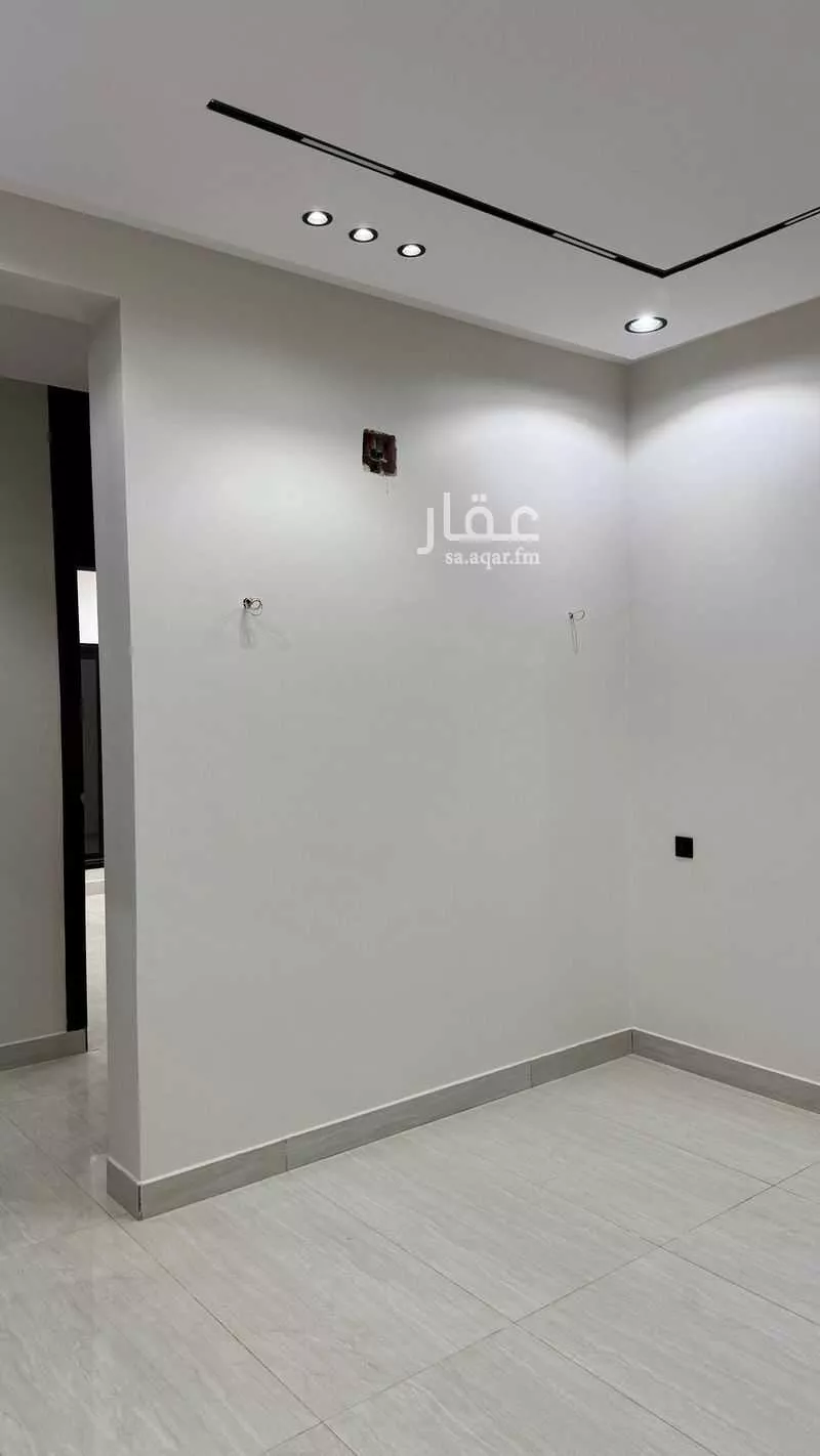 4 bedroom floor in Al Janadriyah 2