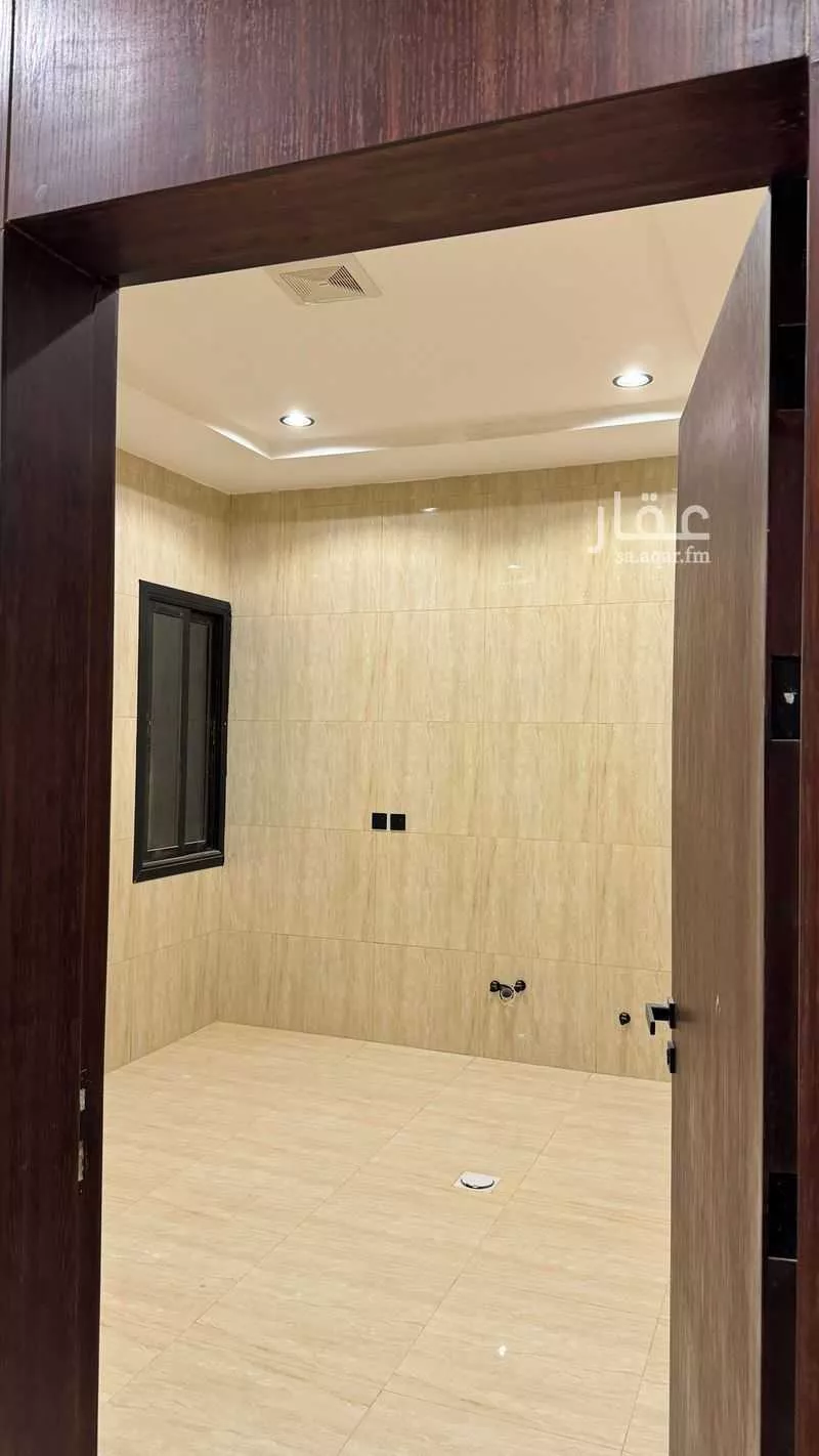 4 bedroom floor in Al Janadriyah 4
