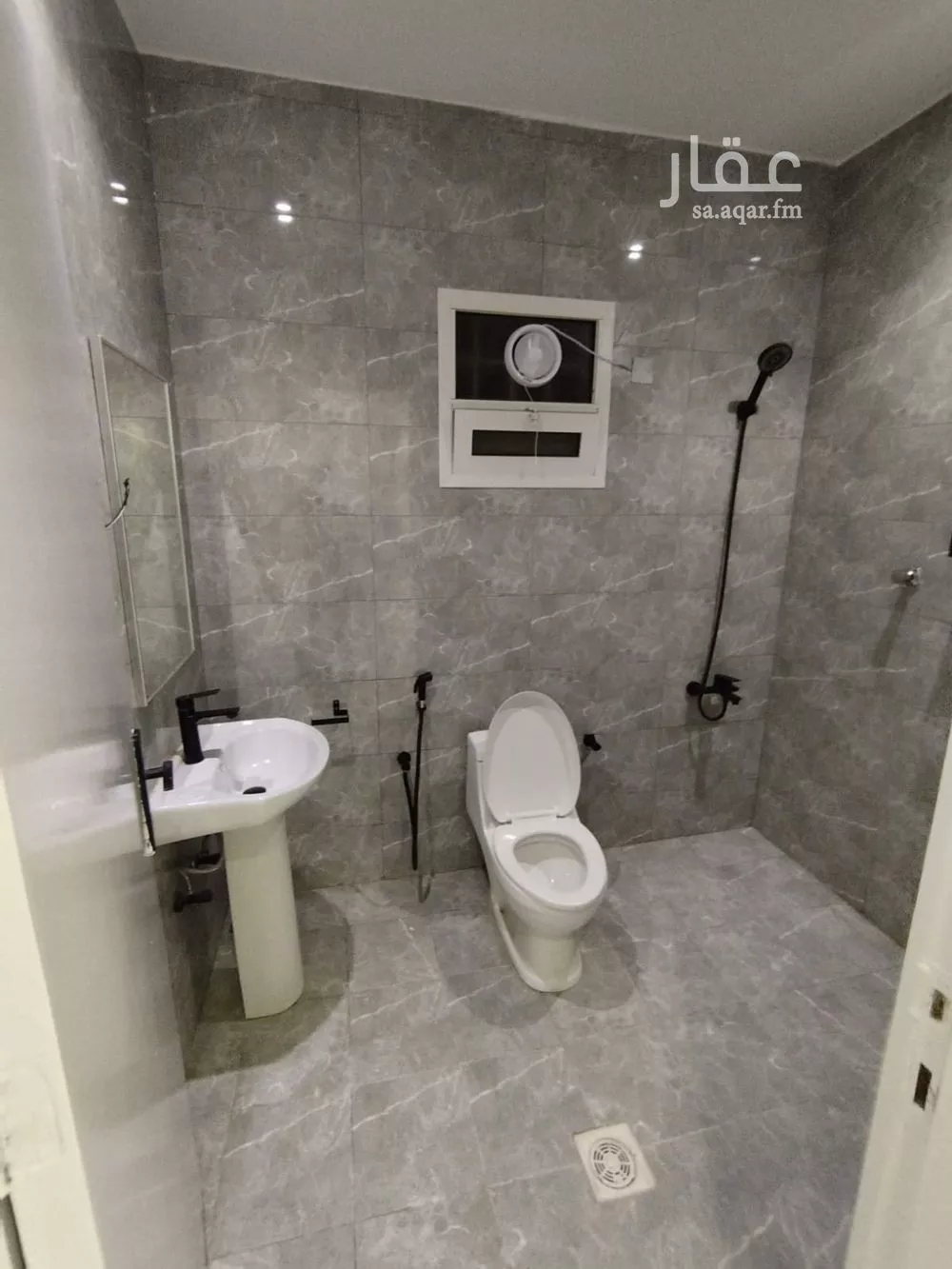 شقة 1 غرف في العقيق 3