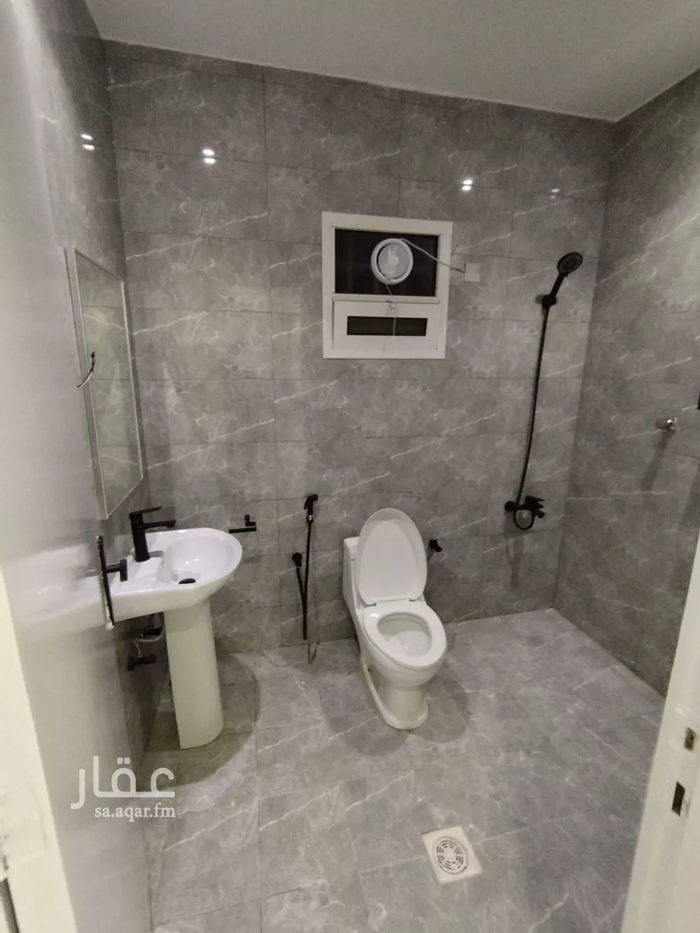 شقة 1 غرف في العقيق 3