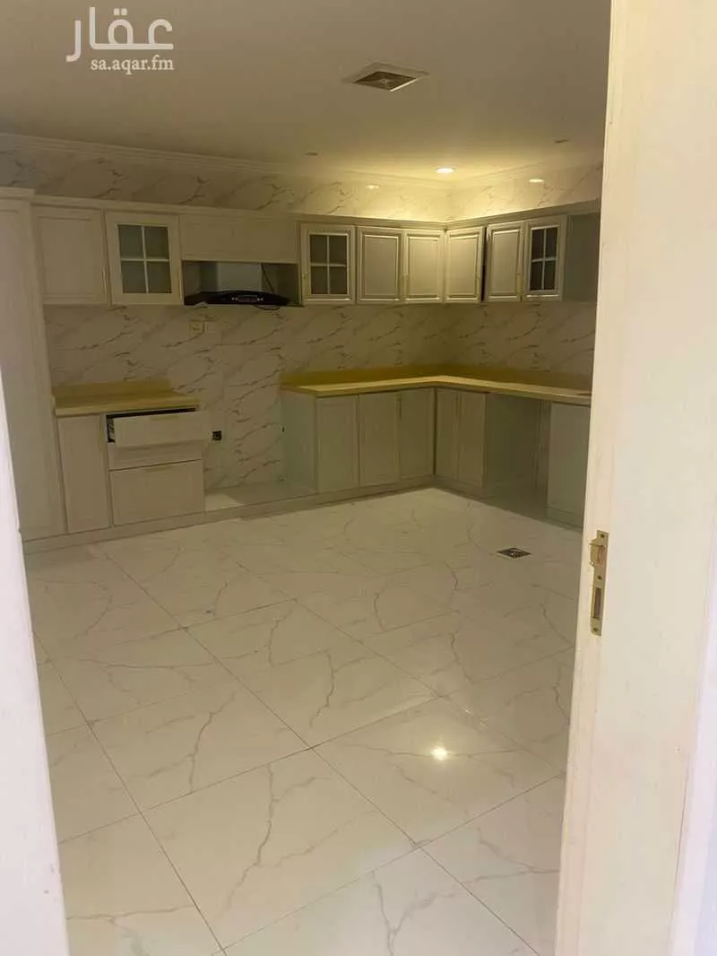 6 bedroom apartment in Ash Shulah 3