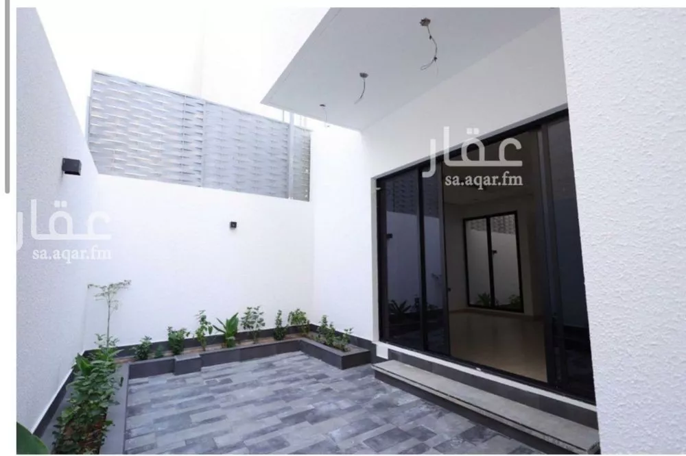 فيلا 4 غرف في العارض 2