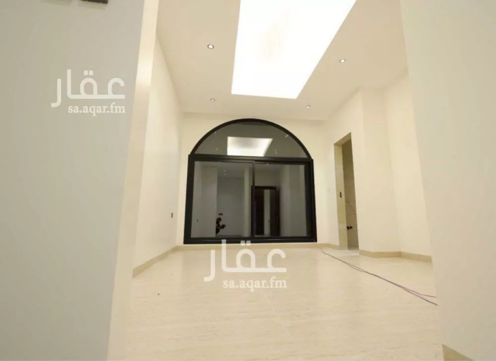 فيلا 4 غرف في العارض 5