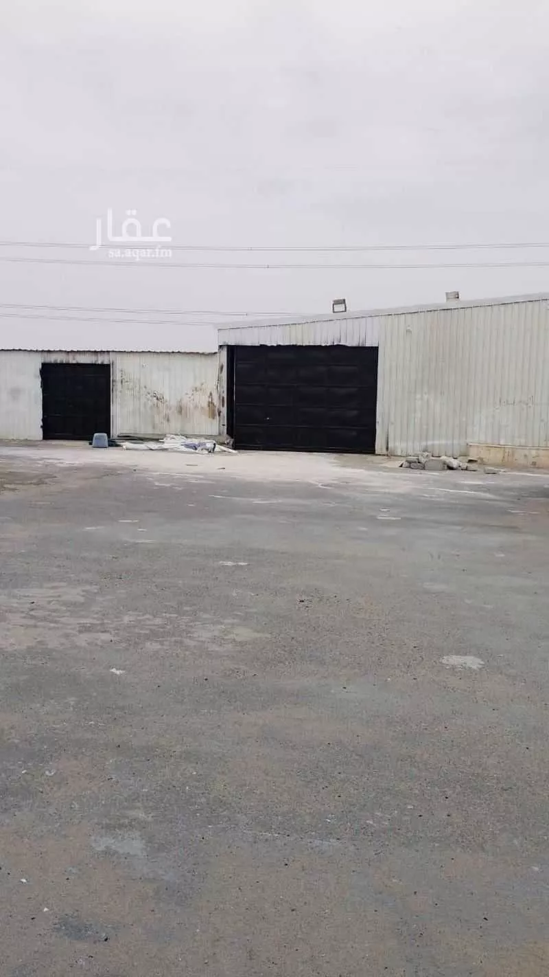 مستودع 100 م² في الشروق 4