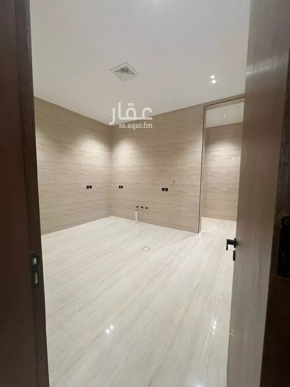 6 bedroom villa in Al Mahdiyyah 3