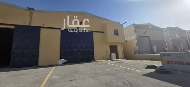 مستودع 5600 م² في المنصورية 1