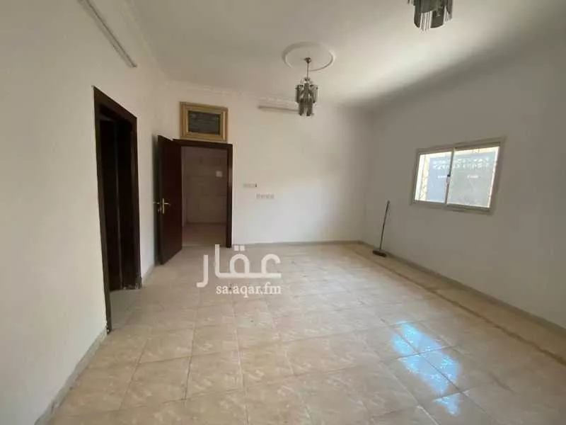 فيلا 8 غرف في العزيزية 5