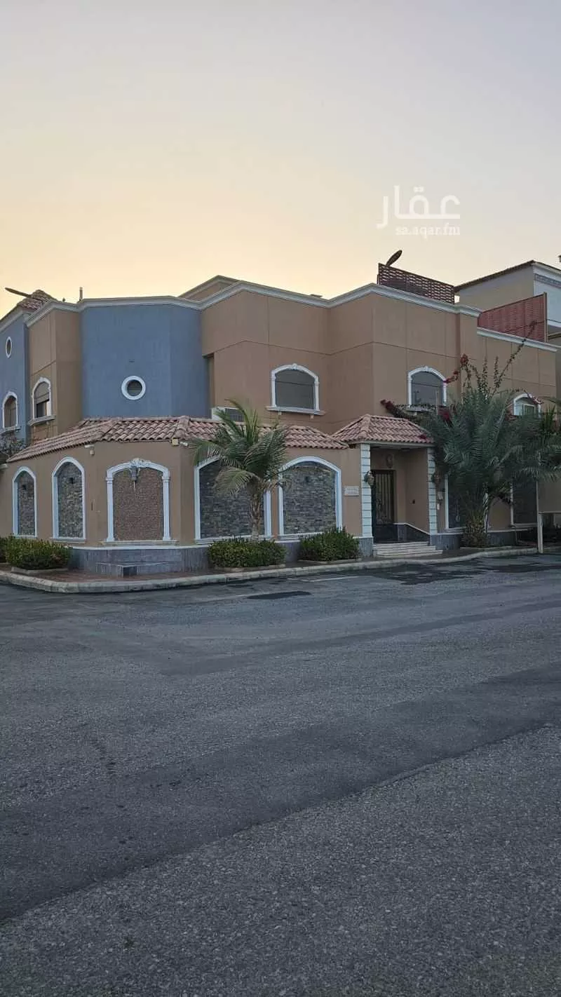 895 sqm building in Al Shiraa 2