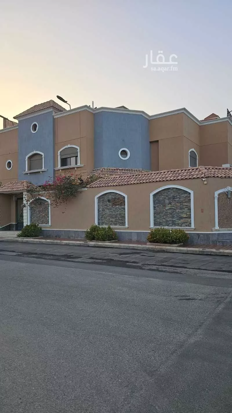 895 sqm building in Al Shiraa 3