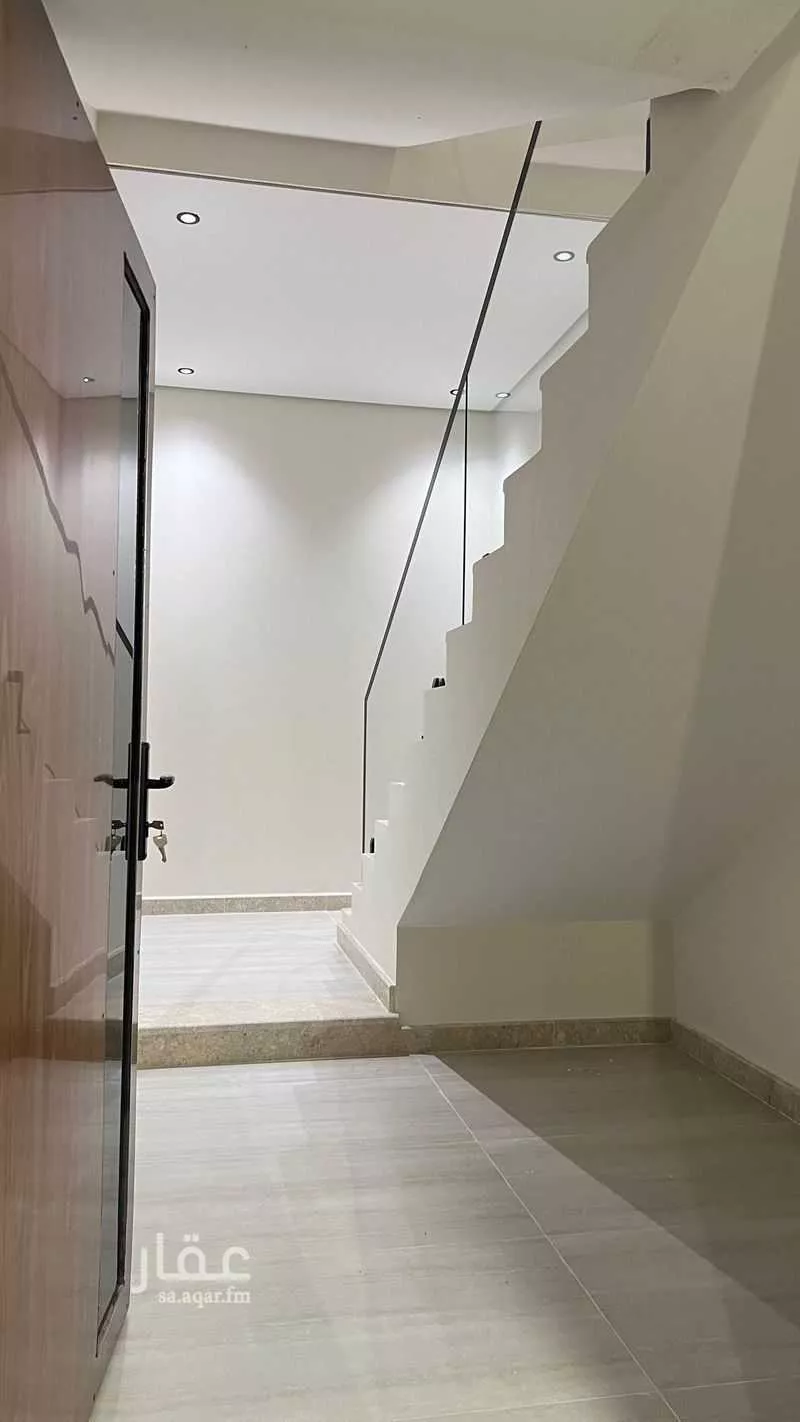 دور 5 غرف في ضاحية الملك فهد 3