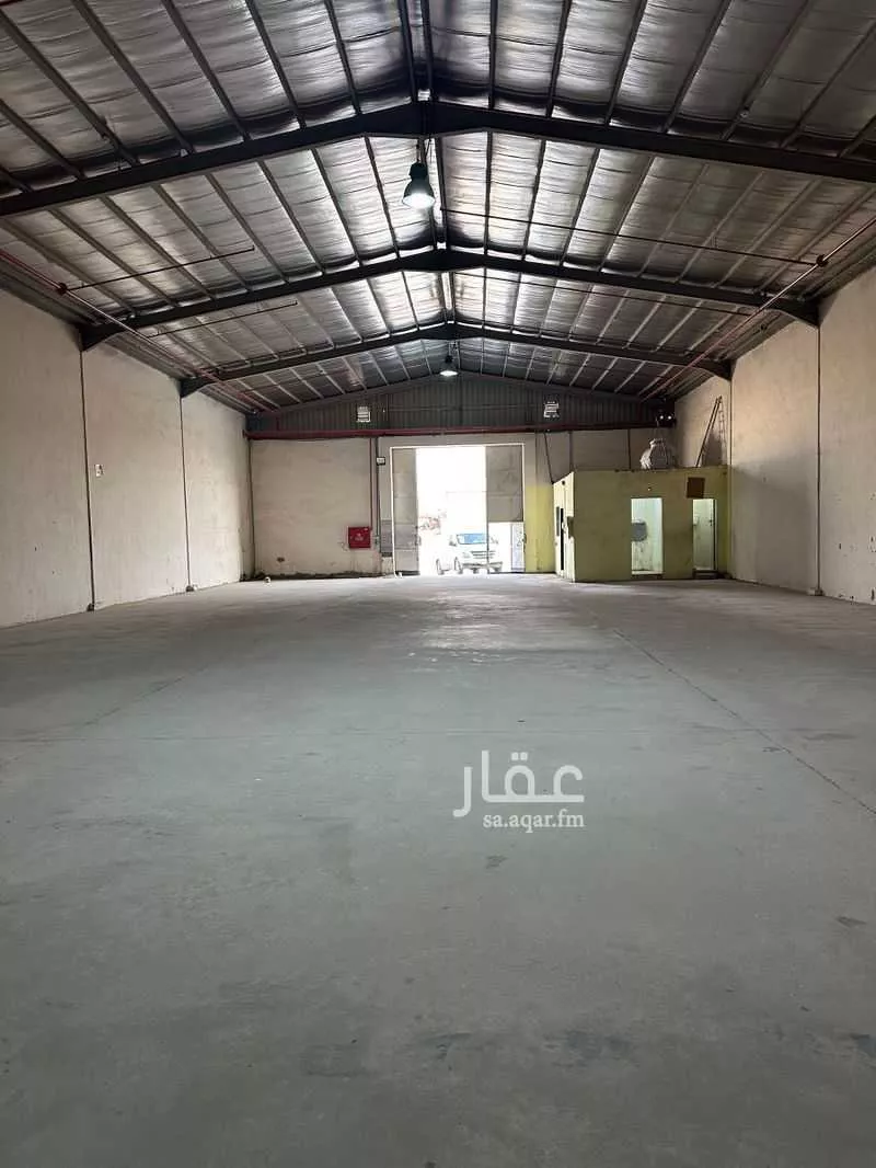 مستودع 1687 م² في السلي 2