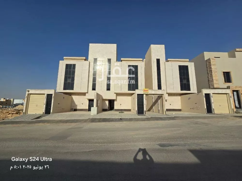 5 bedroom floor in Tuwaiq 1